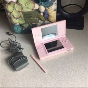 SOLD ON Ⓜ️—Pink Nintendo DS Lite